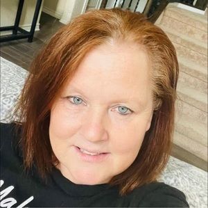 Meet your Posher, Claudia